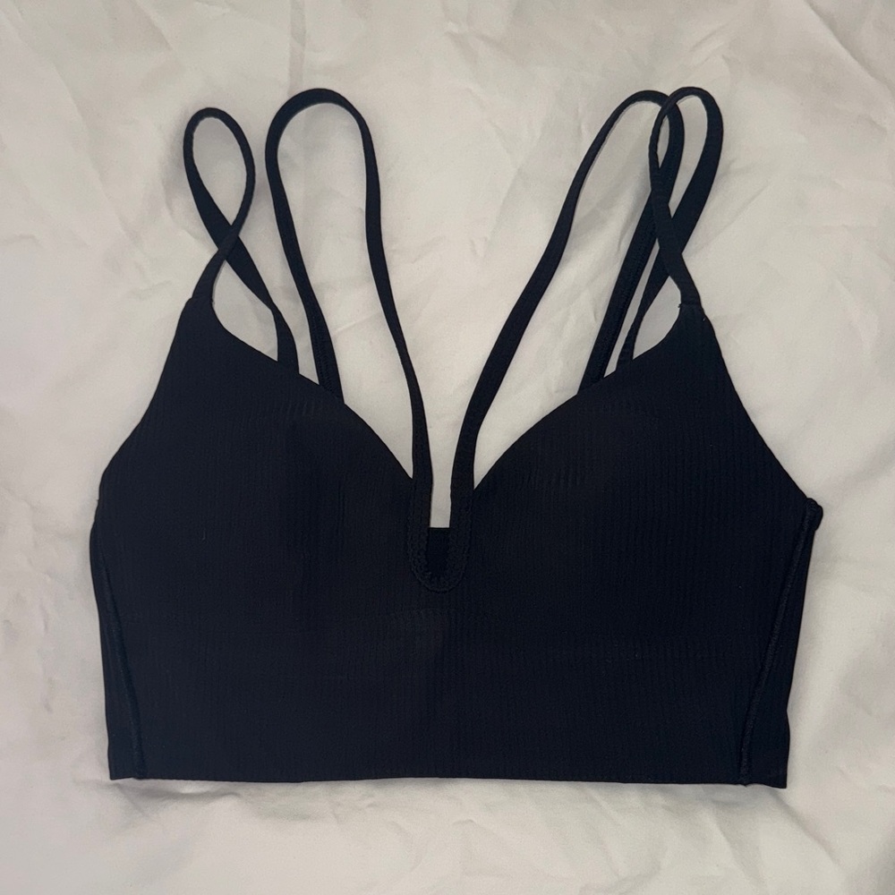 Beautiful lululemon black strappy v neck sports bra size 4
